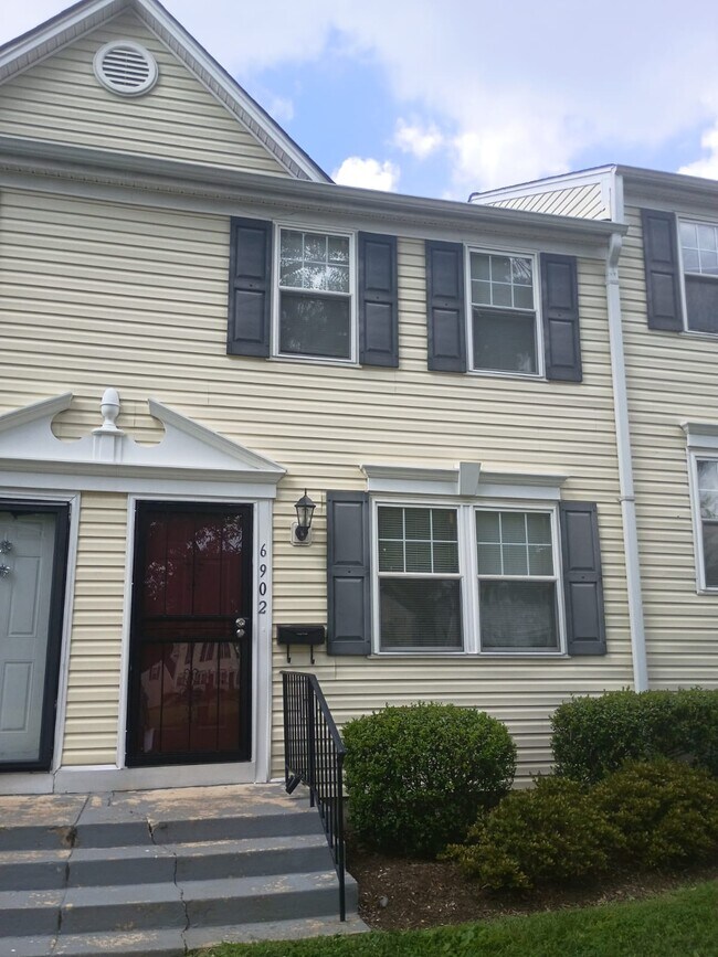 Foto del edificio - 6902 Hawthorne St