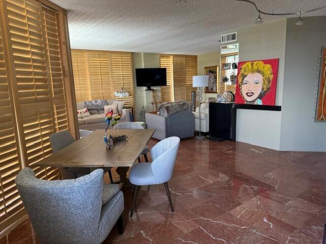Foto del edificio - 20185 E Country Club Dr