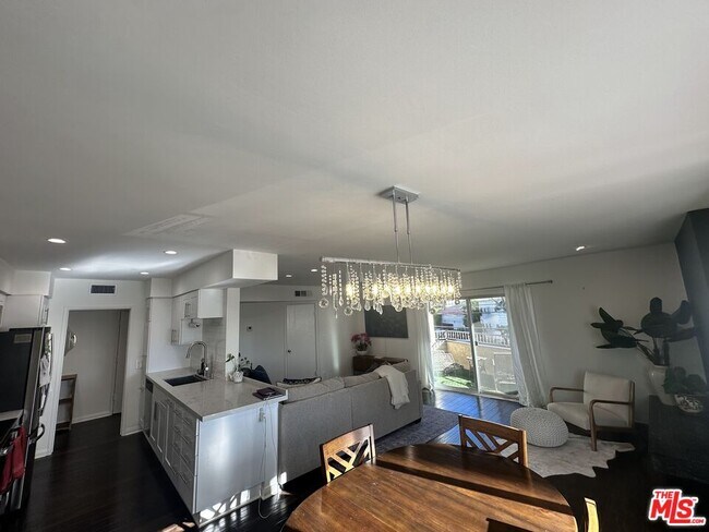 Foto del edificio - 451 S Barrington Ave