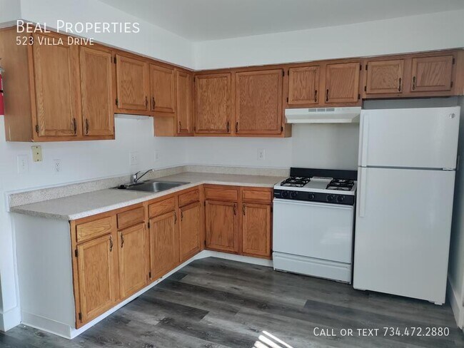 Building Photo - 523 Villa Dr