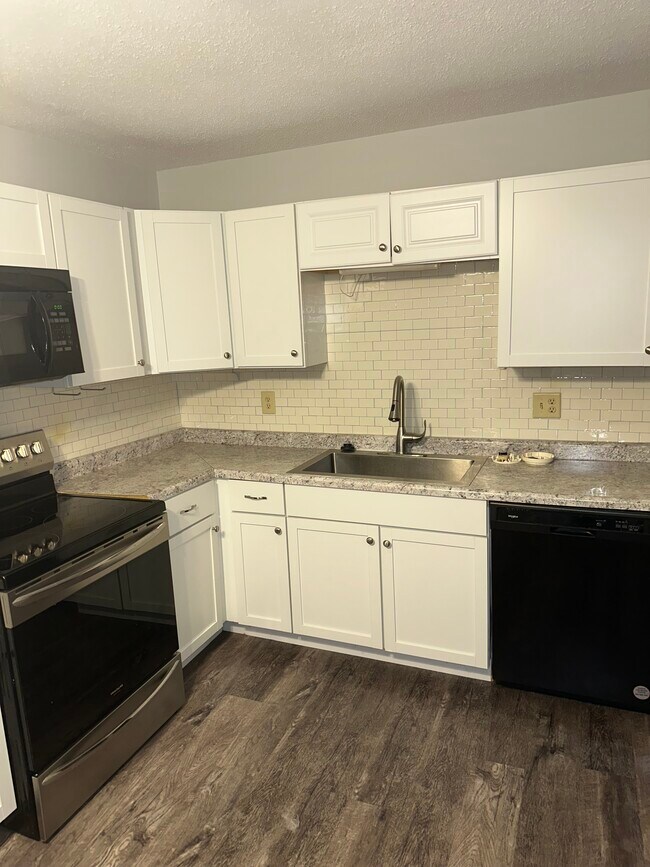 Foto del edificio - 1765 Valley Dr