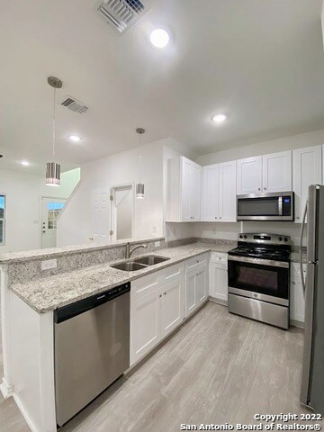 Foto del edificio - 6910 Crestway Rd