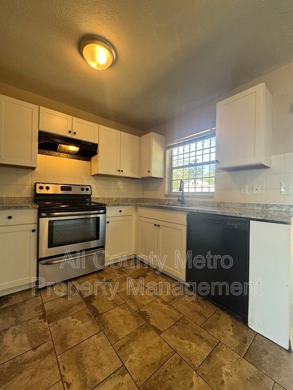 Building Photo - 1490 Lake Opal Dr