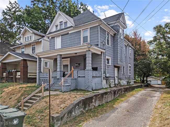 Building Photo - 1018 9th St NW