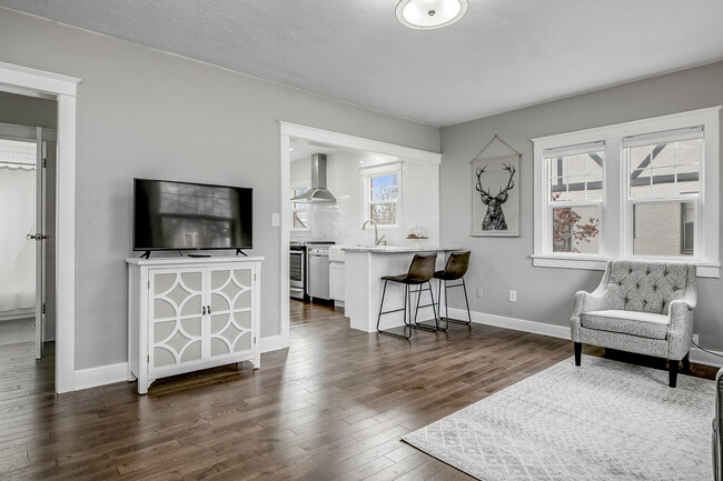 Foto del edificio - 2117 W Jefferson St
