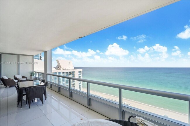 Foto del edificio - 6799 Collins Ave