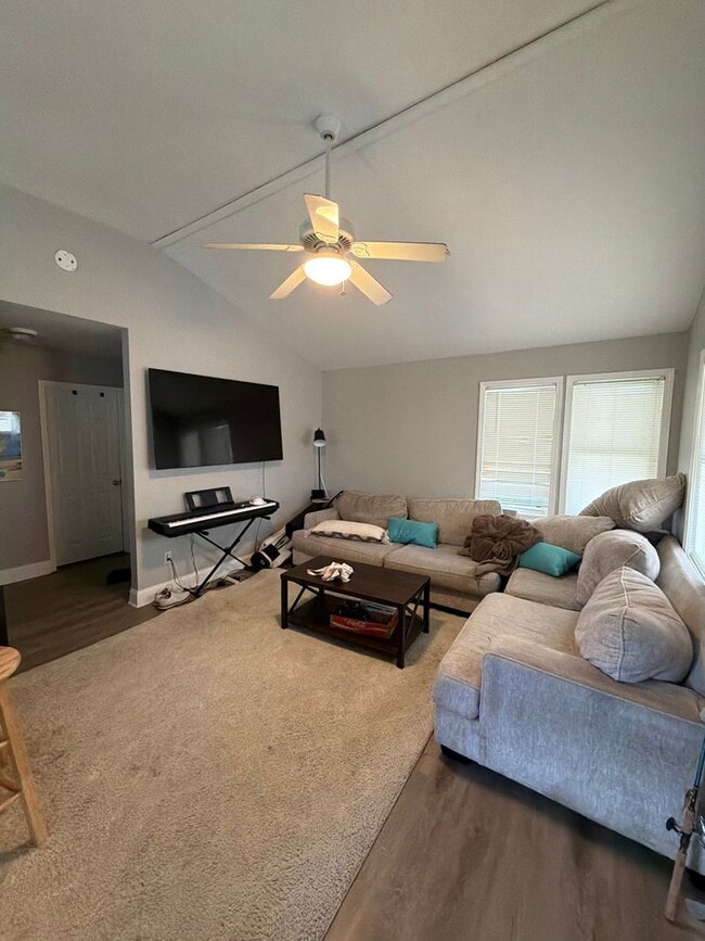 Photo - 2 Bed 2 Bath with 2 car Garage Located in Midtown House