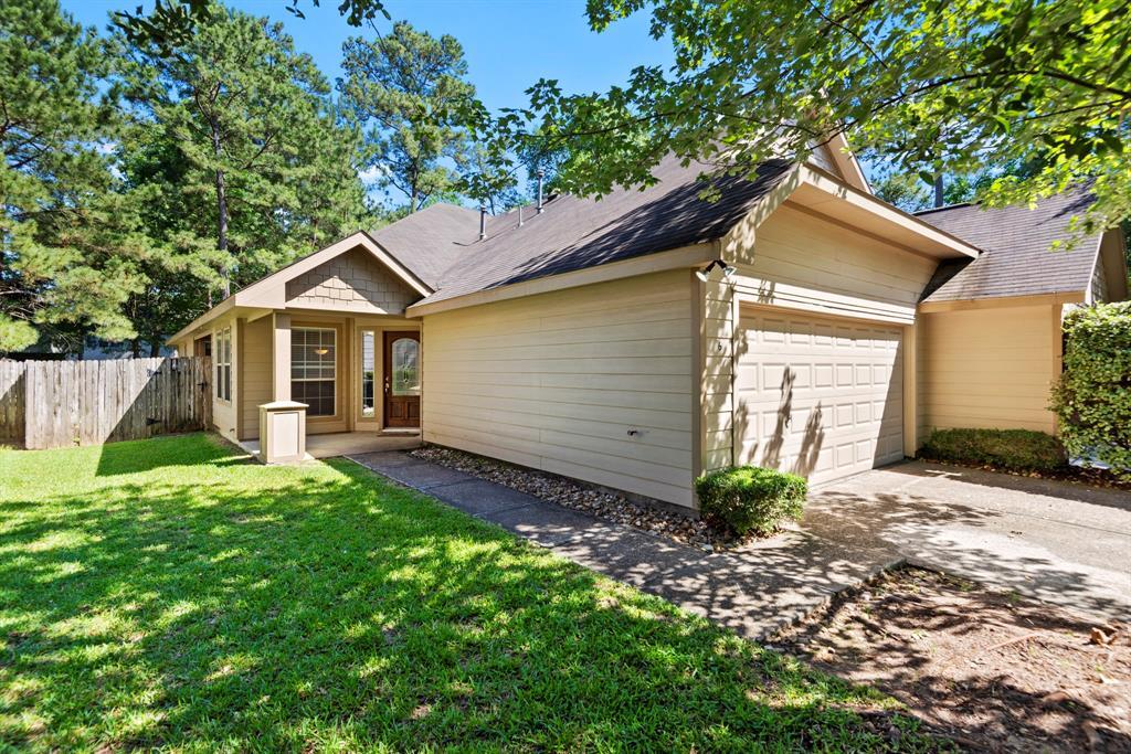 6 Valewood Pl, Conroe, TX 77384 Condo for Rent in Conroe, TX