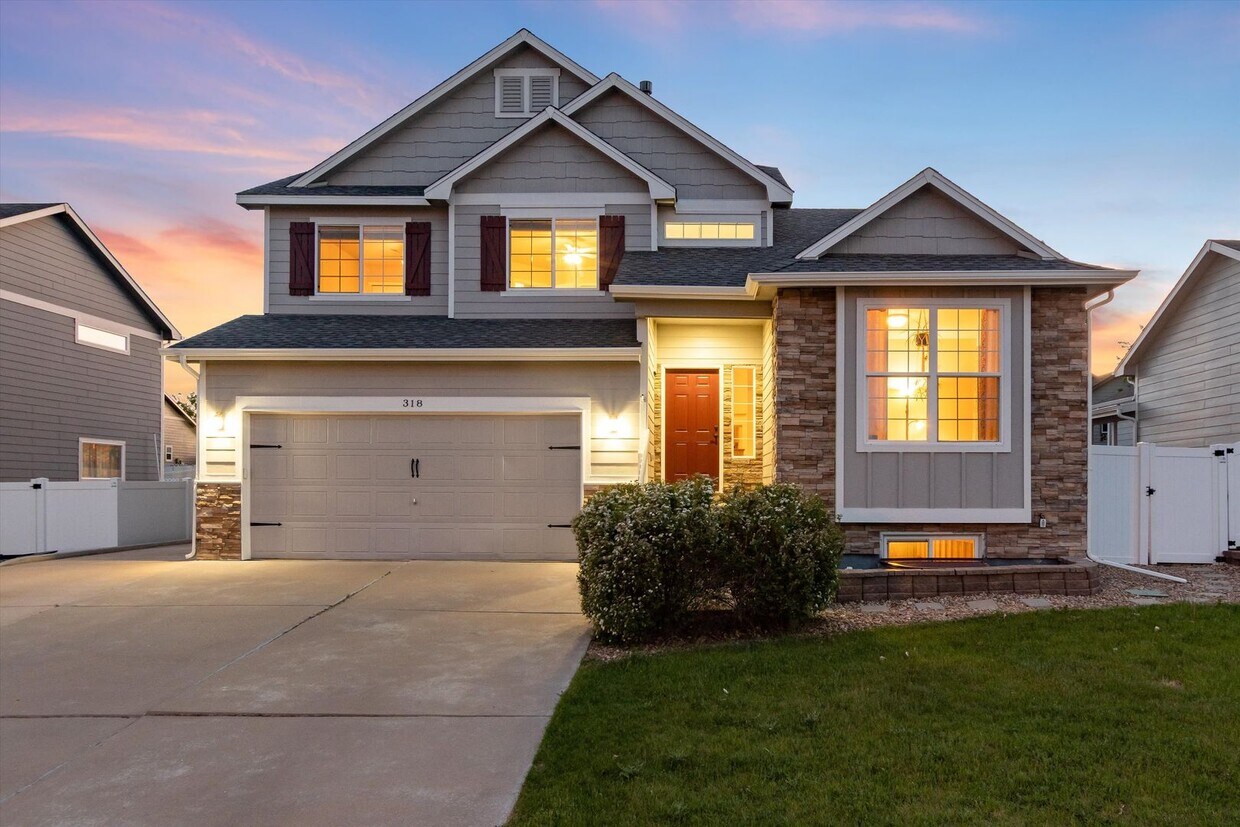 Spacious 4 Bedroom Home in Great Location - Spacious 4 Bedroom Home in Great Location