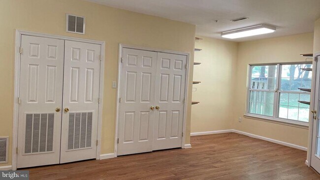 Building Photo - 6125 White Marble Ct