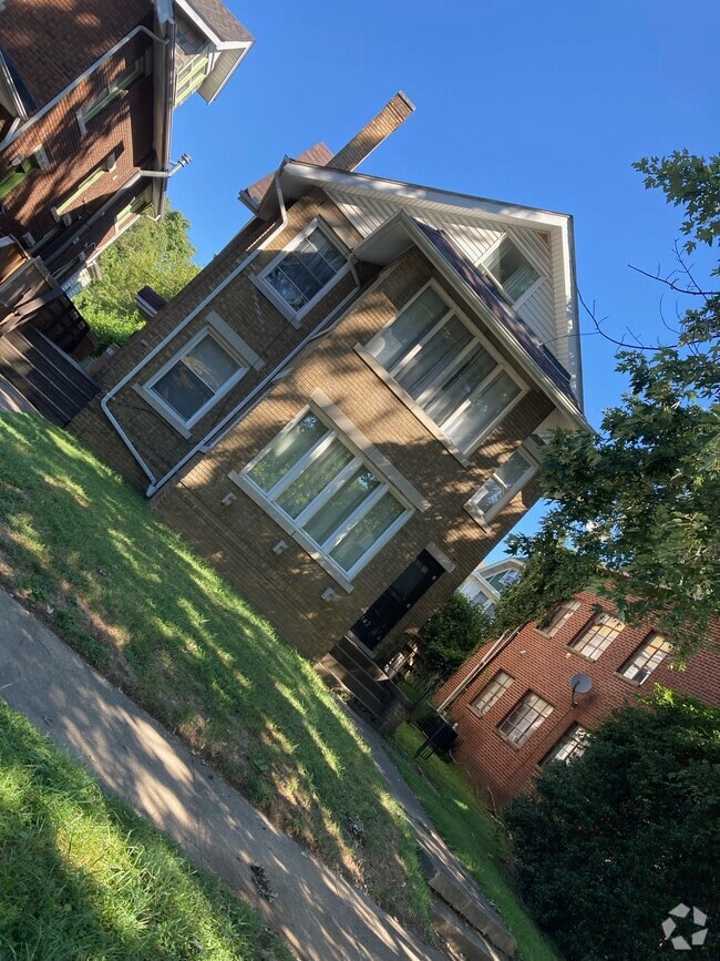 Mortimer Place Historic District Student Apartments for Rent