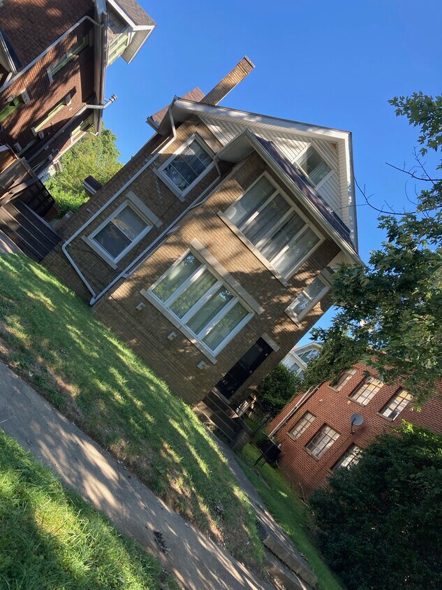942 12th Ave Unit 2, Huntington, WV 25701 Apartments in Huntington