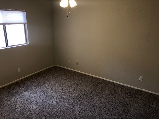 Foto del edificio - 1340 N Recker Rd