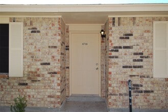 Building Photo - 4710 Pine St