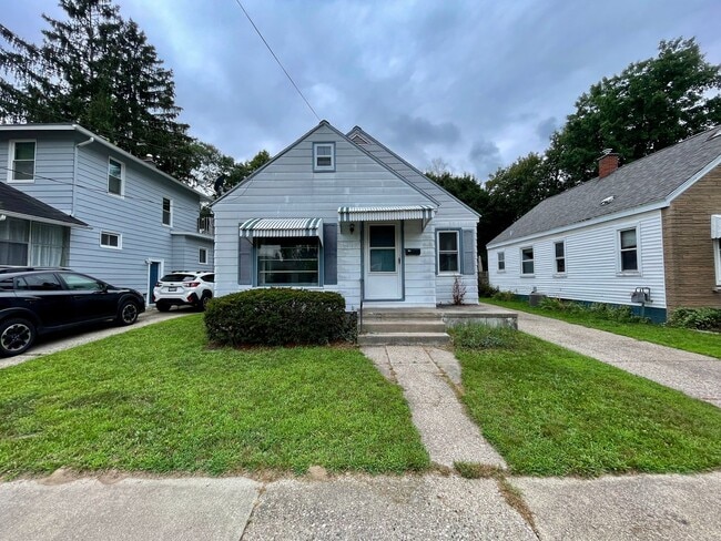 Building Photo - Three Bedroom Home in Northeast Grand Rapids