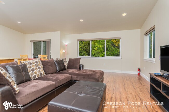 Building Photo - 400 W 42nd Ave