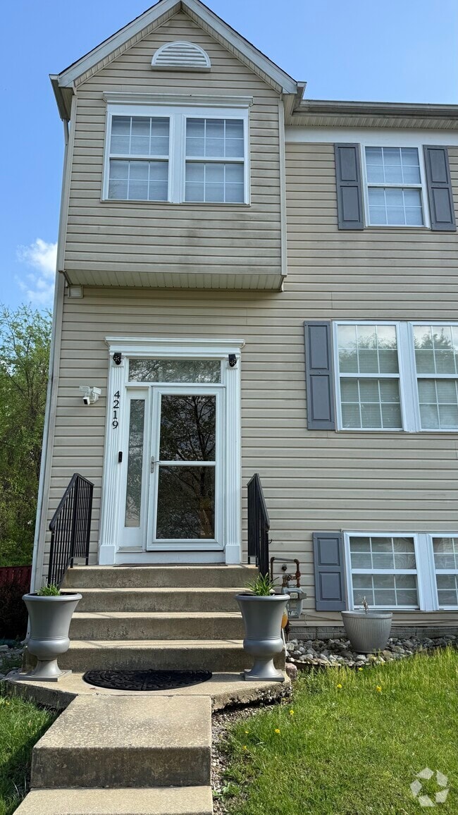 Building Photo - 4219 Star Cir