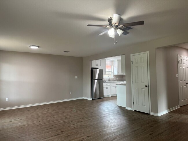 Building Photo - 4241 Green Grove Dr