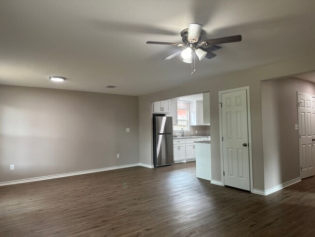 Building Photo - Ready for move in