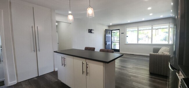 Building Photo - RENOVATED HOME IN EAST LONDON WITH HUGE FENCED YARD-DECK