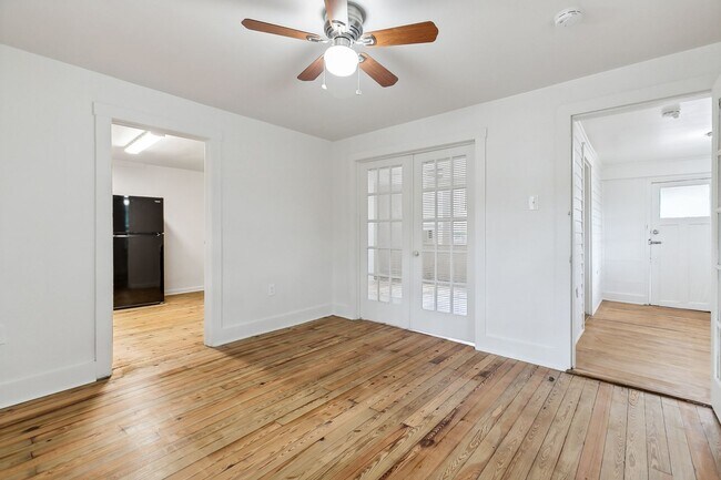 Building Photo - 130 S Hennessey St