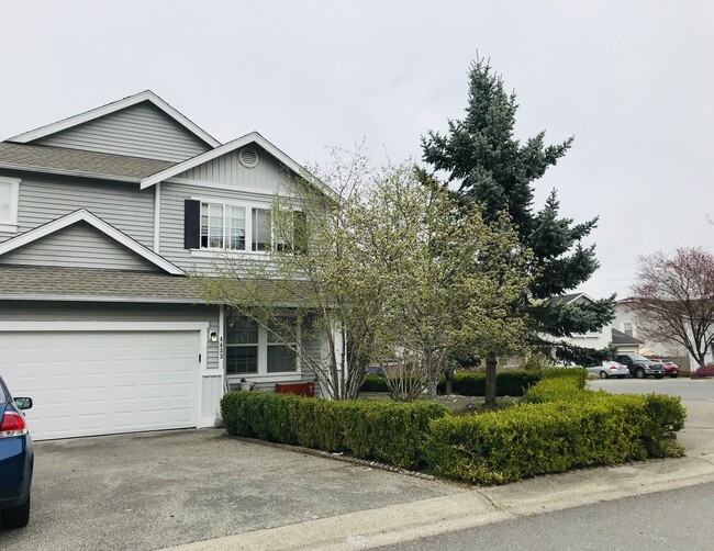 garage and driveway - 4433 115th St SE