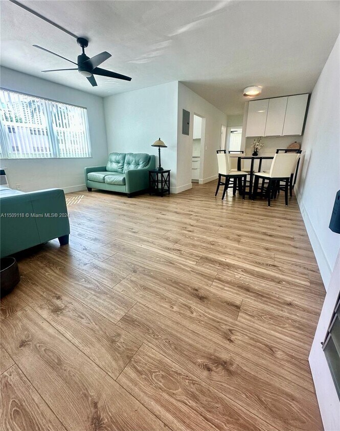Primary Photo - 700 Bayshore Dr