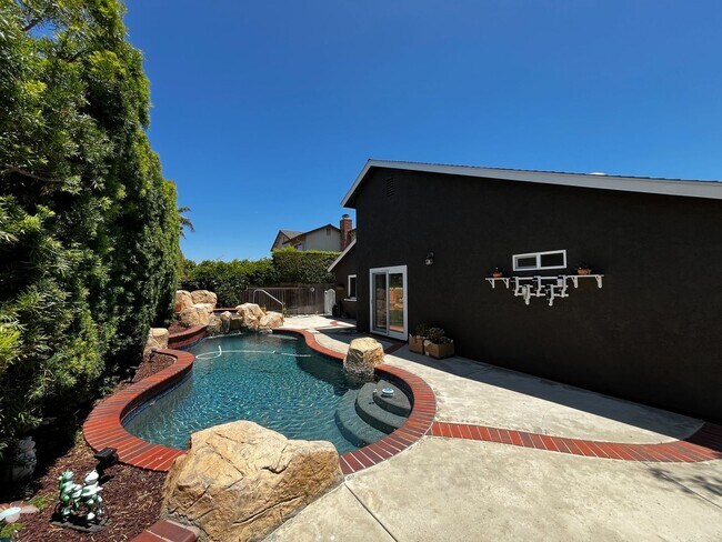 Foto del edificio - Charming 3-Bedroom Home with Heated Pool &...