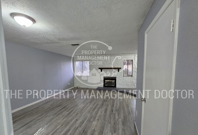 Building Photo - 4BR/2.5BA Tampa Home | Dual Kitchen Areas, Private Bedroom & Fresh Updates
