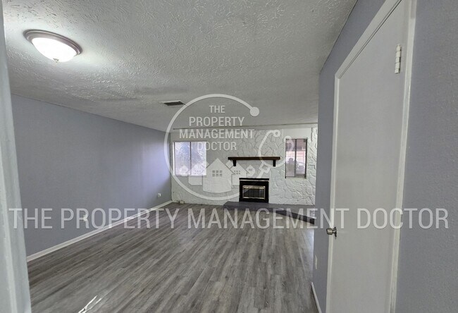 Foto del edificio - 4BR/2.5BA Tampa Home | Dual Kitchen Areas, Private Bedroom & Fresh Updates