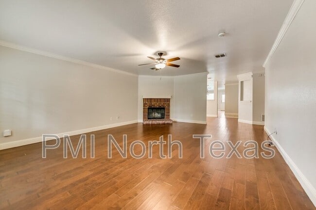 Building Photo - 9757 Everson Dr