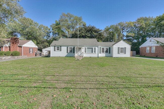 Building Photo - 1402 N Tennessee Blvd