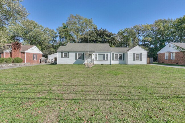 Foto del edificio - 1402 N Tennessee Blvd