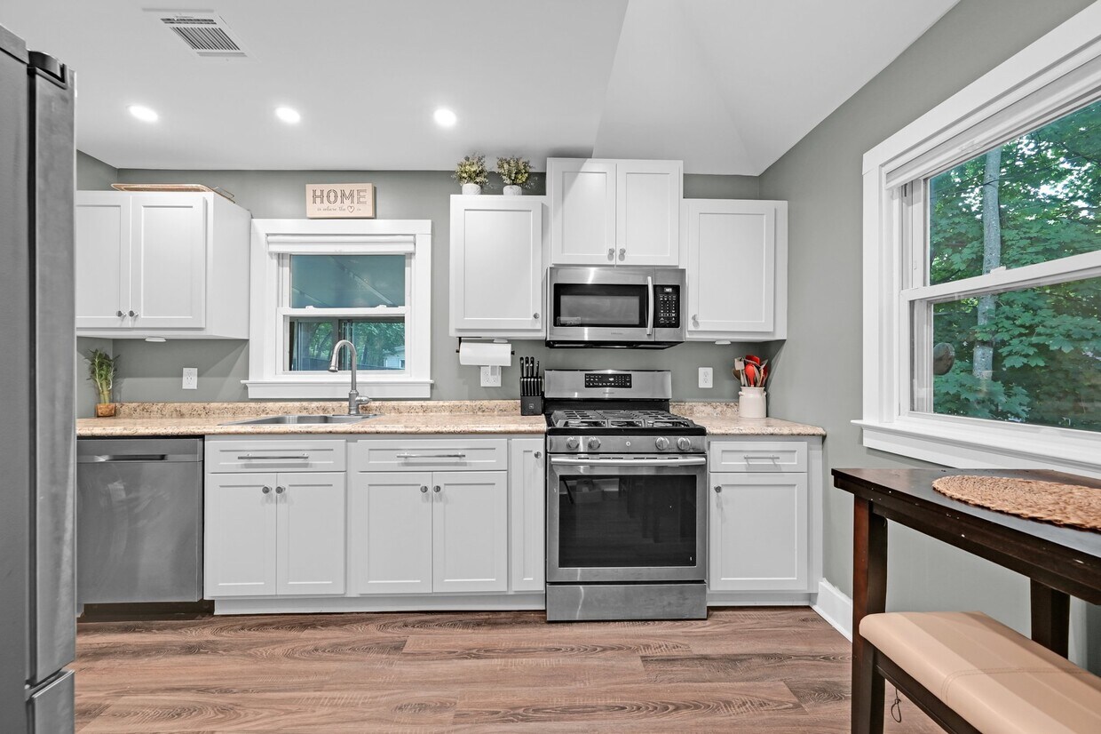 Foto principal - 155 White Meadow Rd