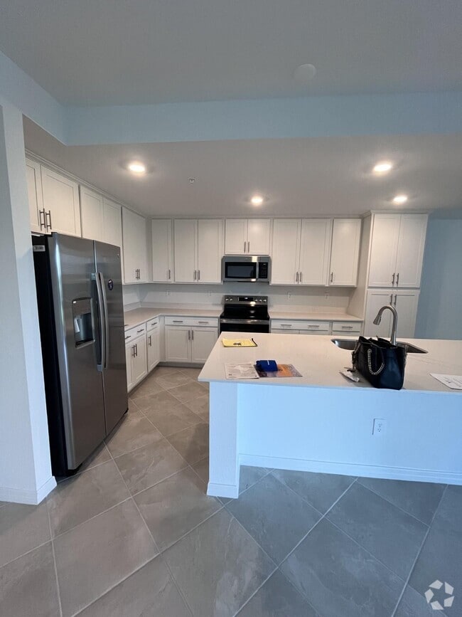 Building Photo - 12320 Wellen Golf St