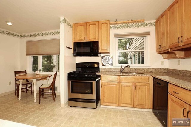 Foto del edificio - 156 Spring Ln