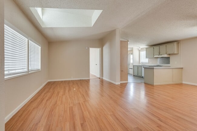 Building Photo - Three bed, 2 full bath, manufactured home ...