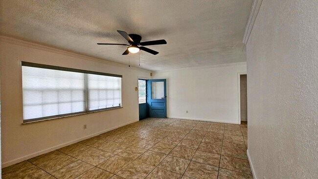 Foto del edificio - 1150 Bayshore Dr