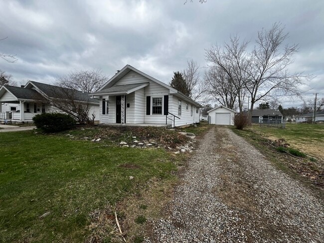 Building Photo - 2706 Waynewood Dr