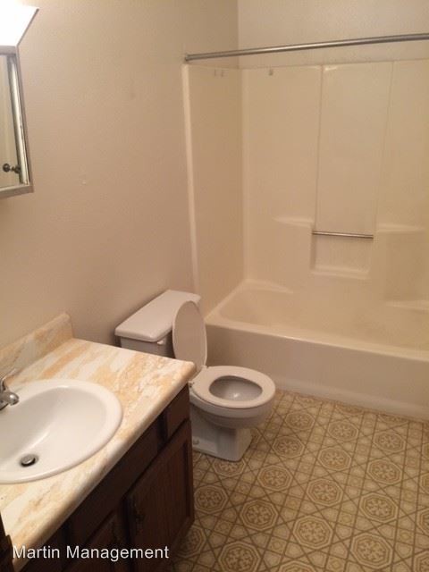 Foto del edificio - 6839-6841 Woodlake Dr