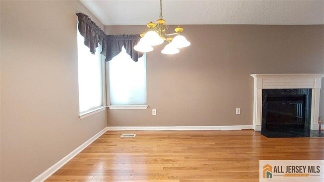 Building Photo - 45 Farnham Square