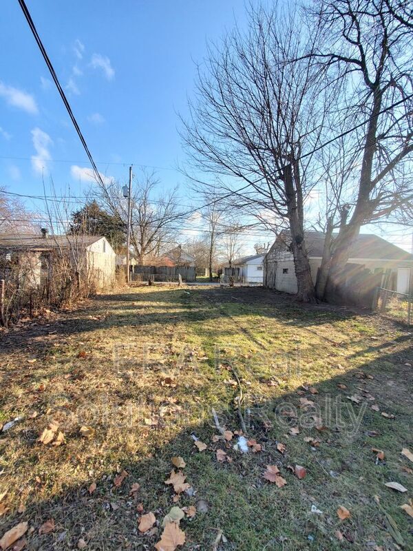 Building Photo - 584 S Wheatland Ave
