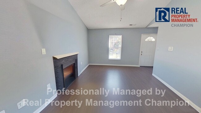 Foto del edificio - Charming 2BD/2 BA End Unit Townhouse w/Fir...