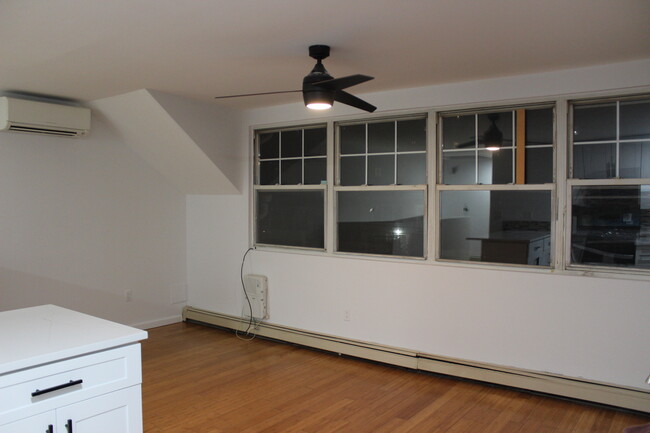 livingroom - 180 Jamaica Ave