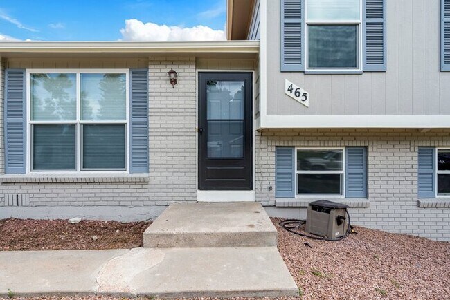 Foto del edificio - 465 Saddlemountain Rd