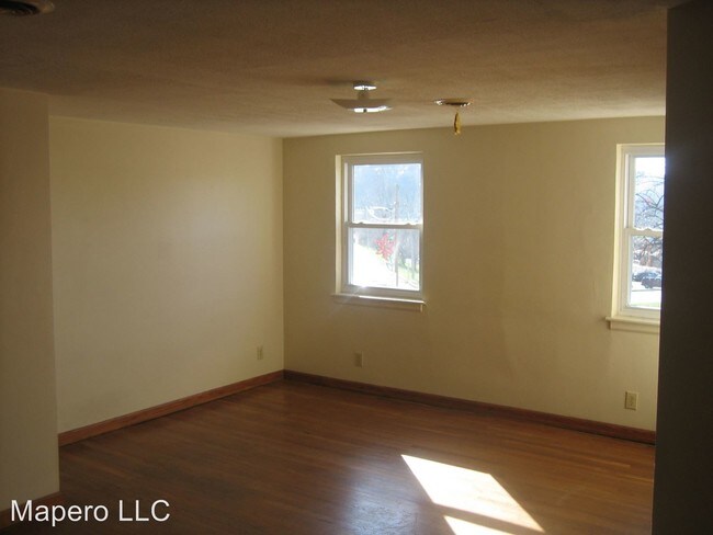 Building Photo - 874 Fairmont Rd