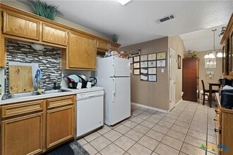 Building Photo - 3210 Raven Dr