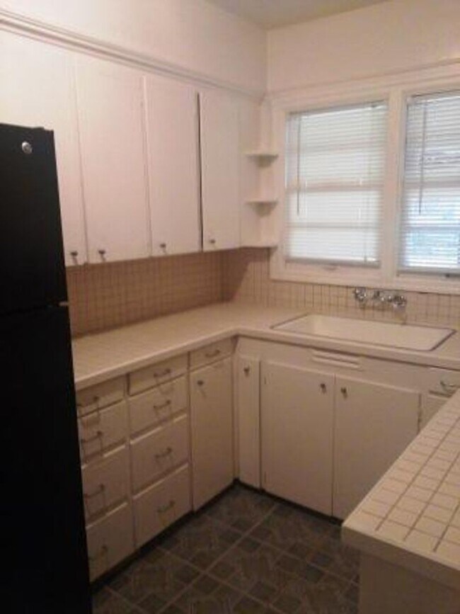 Foto del edificio - Clean, Spacious, and Rent Ready 2 bedroom ...