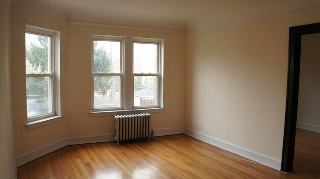 Foto del edificio - 2948 N Albany Ave