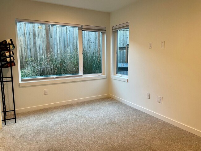 Building Photo - $500 OFF -Welcome Home 2b/2ba Townhome in ...